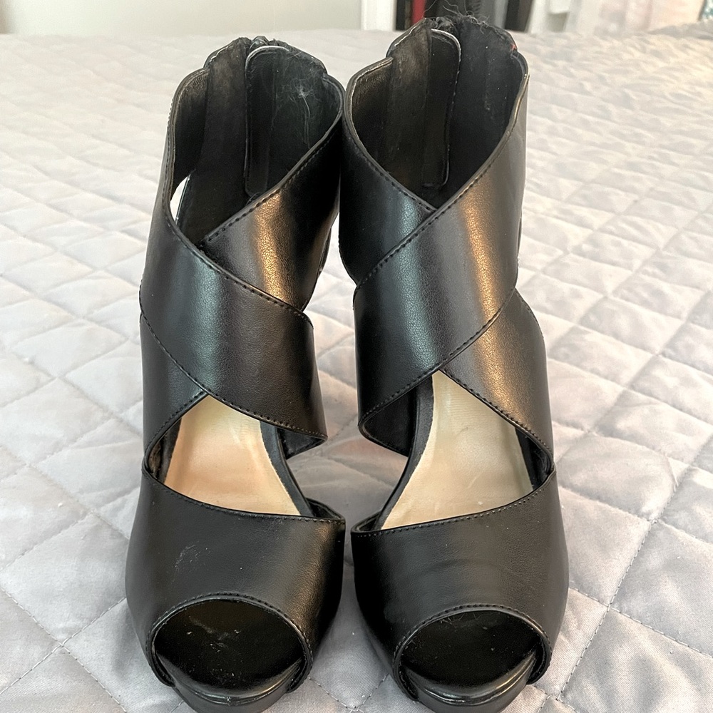 Pierre Dumas Black Stilettos!!  👠 🔥